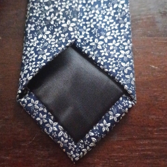EXPRESS Skinny Tie - Picture 3 of 4